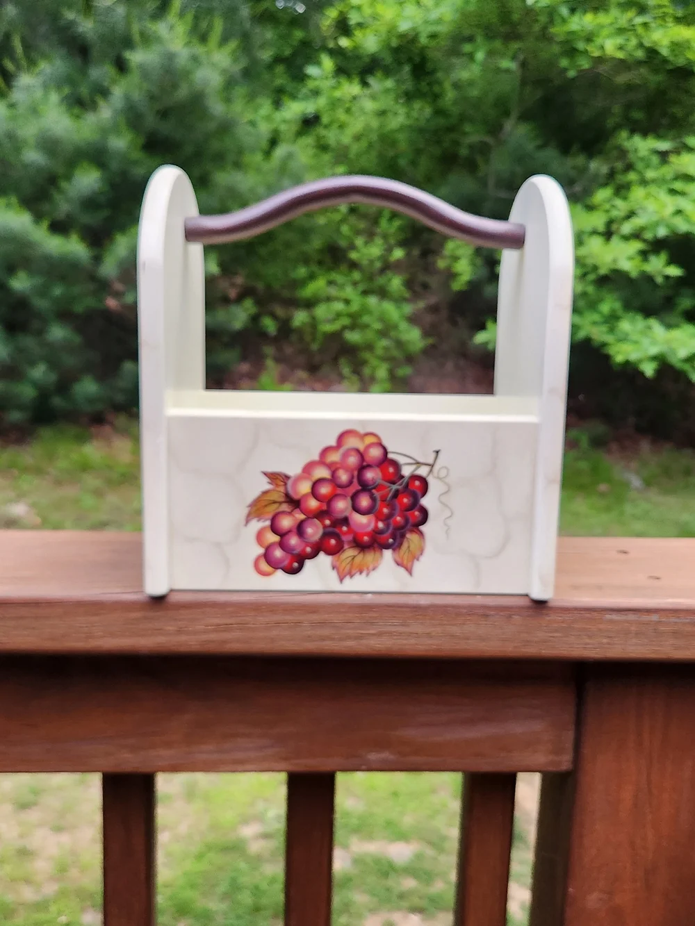 Pomerantz Wooden Utensil Caddy with Grape Motif